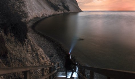 Fuldmånestillevandring på Møns Klint i Dark Sky med måneformørkelse og nattesidning. Overnatning og mad på Camønogaarden 