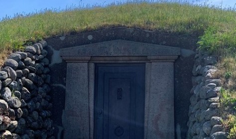 Start på bunden, slut på toppen – filmkongen og hans grav i Esterhøj