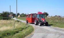 Tag traktorbussen Omø rundt