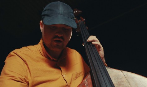 Koncert: 'Øjnene der ser' med bassist Richard Andersson