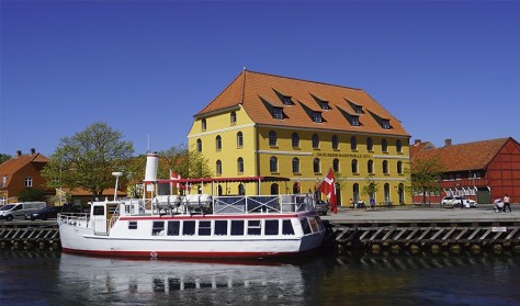 DRENGERØVSAFTEN – Harboe rundvisning og fjordsejlads