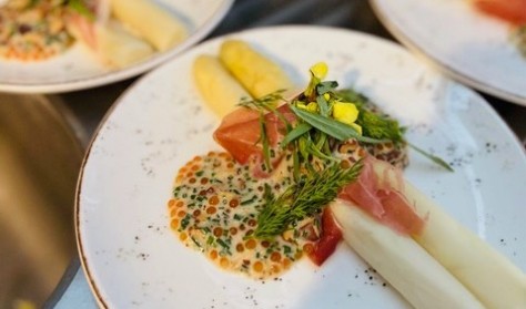 En unik gastronomisk rejse med La Finca, Kystliv Holbæk og Tusen Vin over Holbæk fjord til Tuse Næs